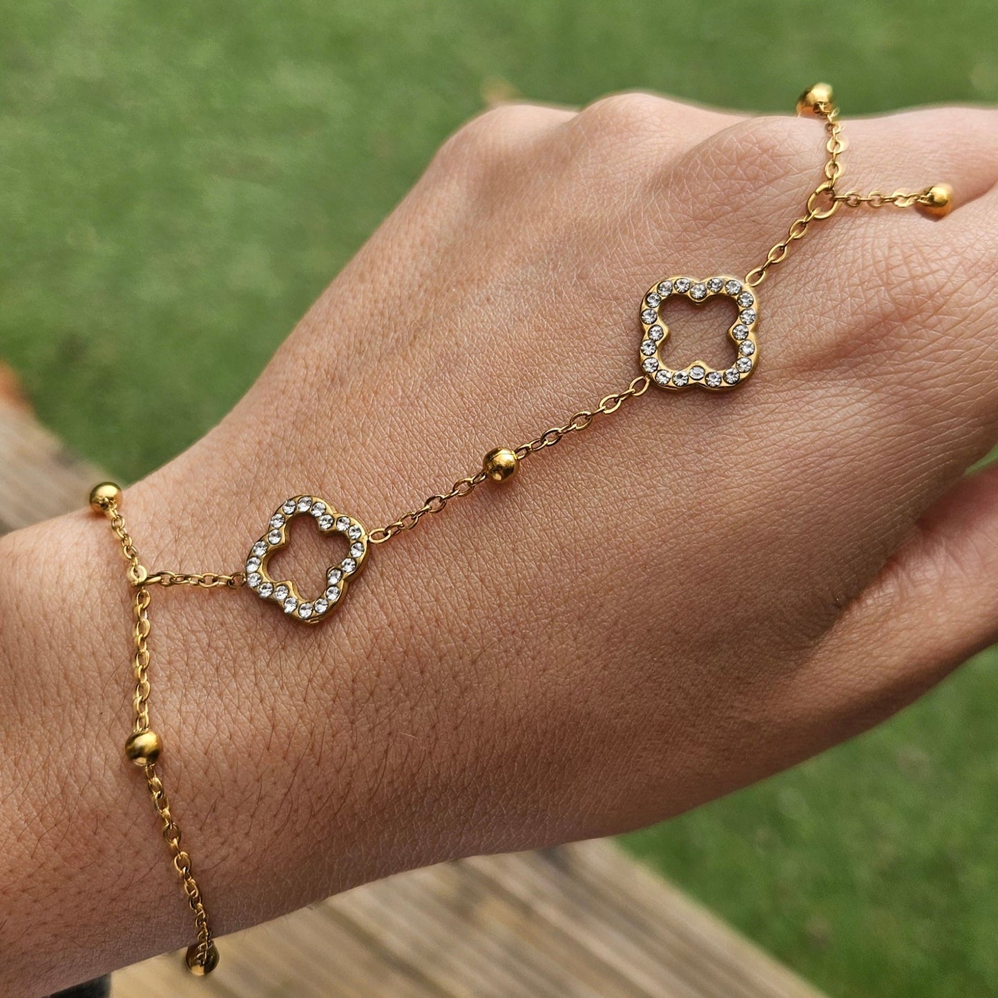 Jaya — Bijou de main trèfles strass