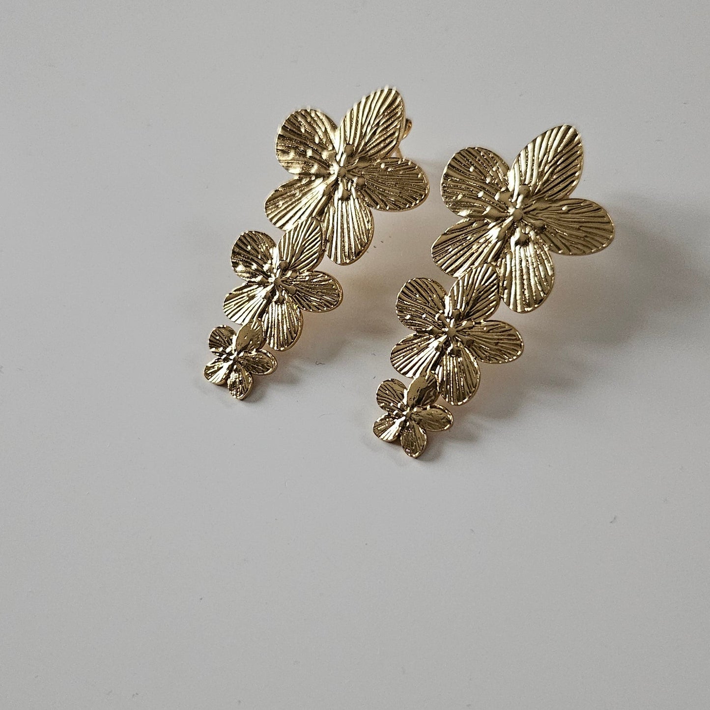 Nour Bloom — Boucles Fleurs Pendantes