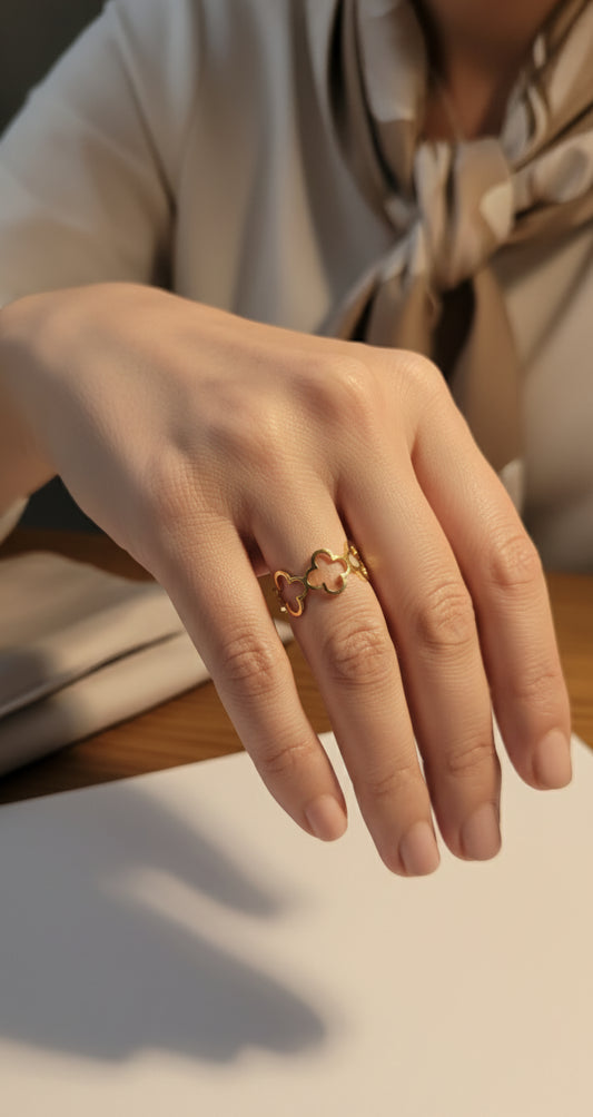 Yara – Bague Ajustable Trèfles Dorés