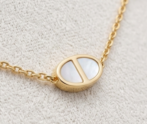 Azélia – Parure Nacre Dorée Collier & Boucles d'Oreilles