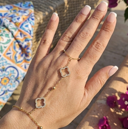 Jaya — Bijou de main trèfles strass