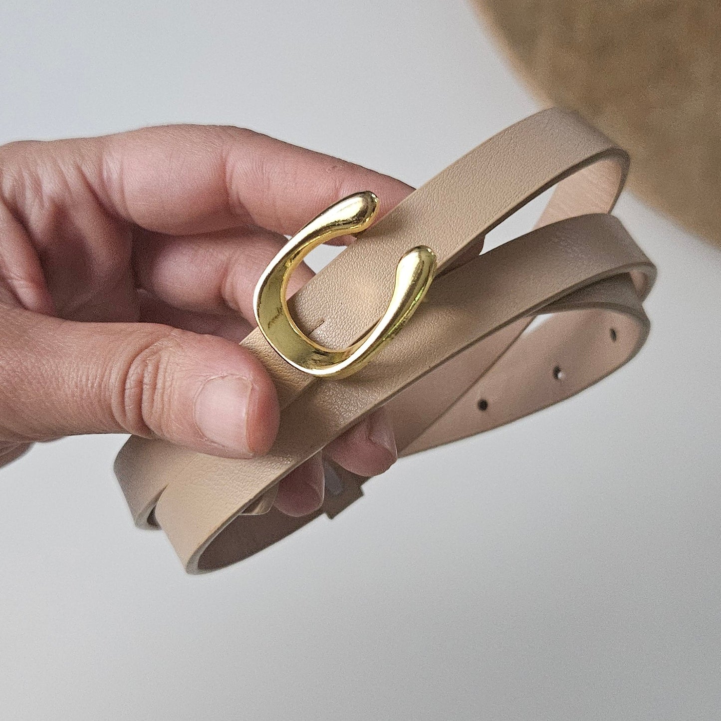 Ceinture Fine Tendance Beige Détail Doré