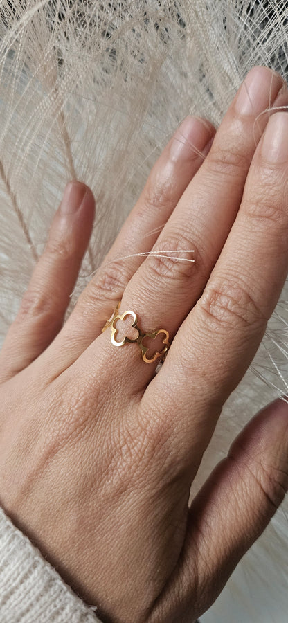 Yara – Bague Ajustable Trèfles Dorés