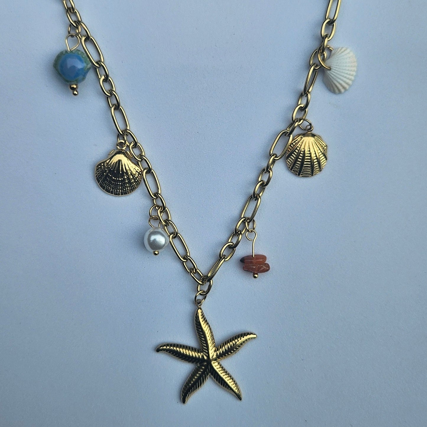 Indira — Collier Multi-Breloques Coquillages Étoile & Pierre