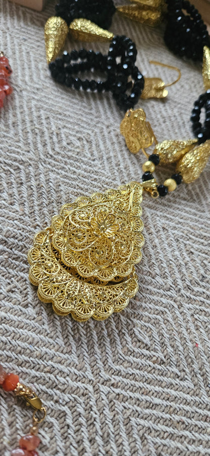 Meskia — Collier Perles Noires Dorées